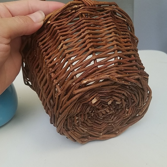 Natural vine twig woven basket with handle - Picture 2 of 5